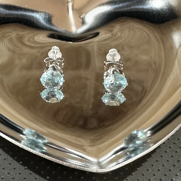 Aquamarine CZ 18k white gold plated stud earrings. New. - Picture 4 of 15